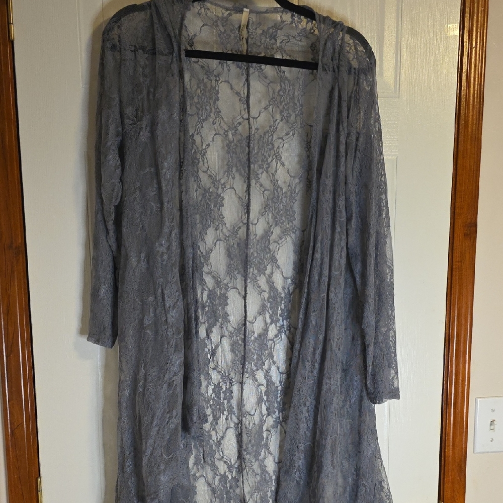 Elegant Lace in Gray Duster